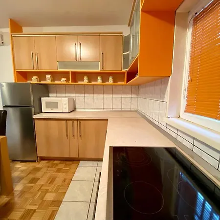 Elda Hills Apartman *